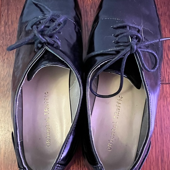 Menswear inspired women’s shoe size 5 in patent leather. - Picture 4 of 4